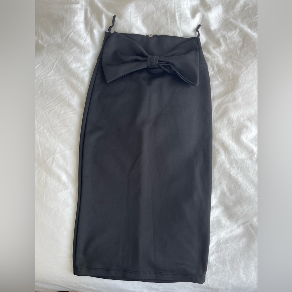 Forever 21 black pencil skirt bow detail